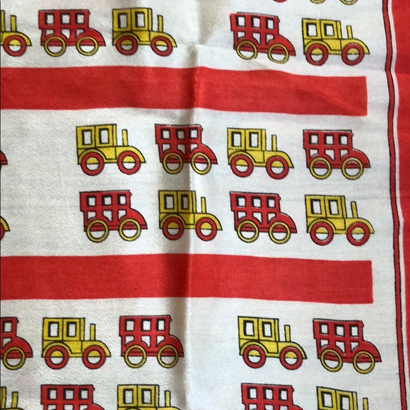 Vintage silk scarf with red and yellow taxis - Picture 4 of 5